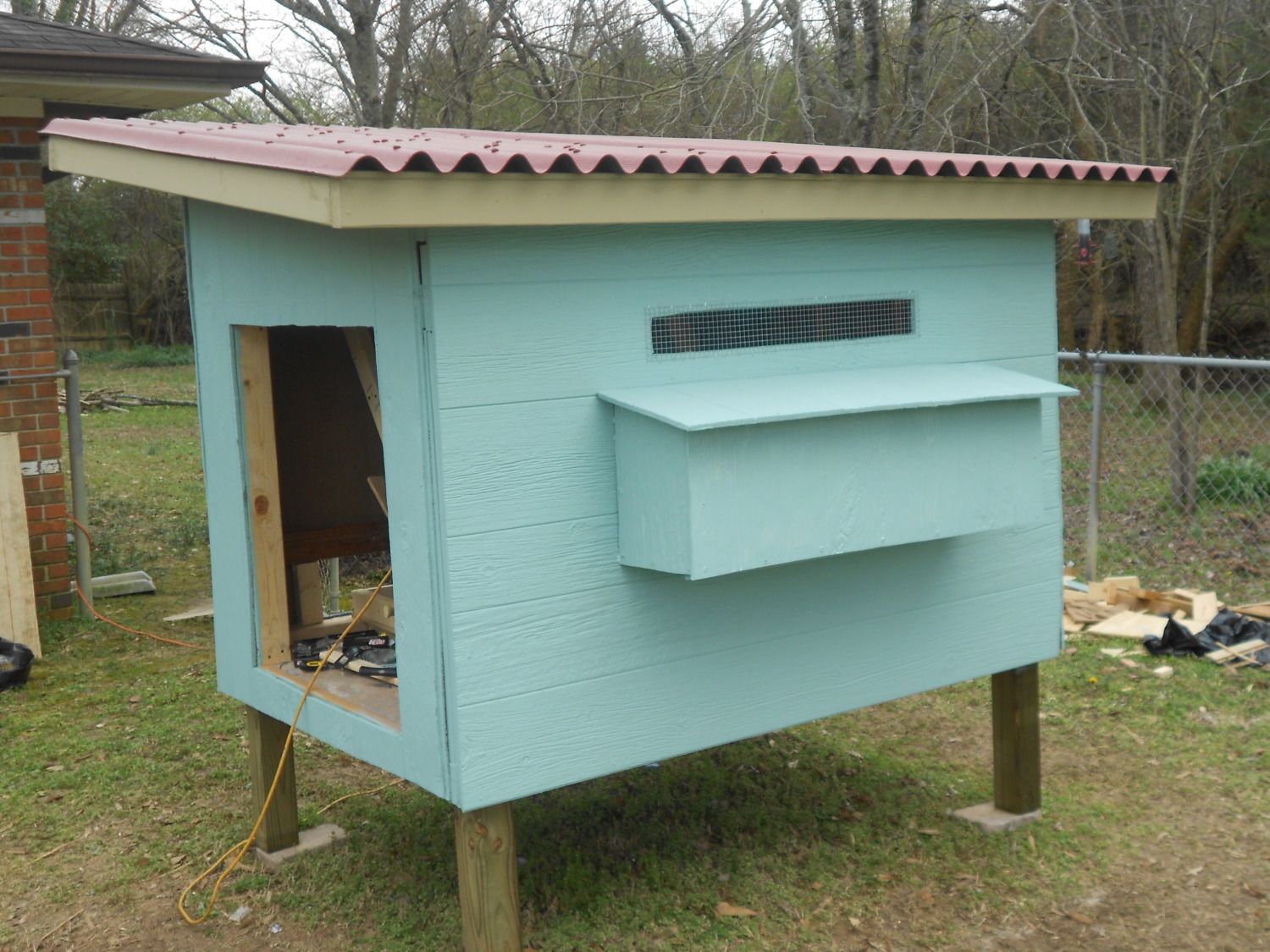 FREE chicken coop plan (nice one too) on the Purina Mills Website ...