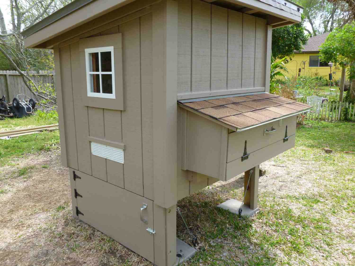 FREE chicken coop plan (nice one too) on the Purina Mills site Page 23