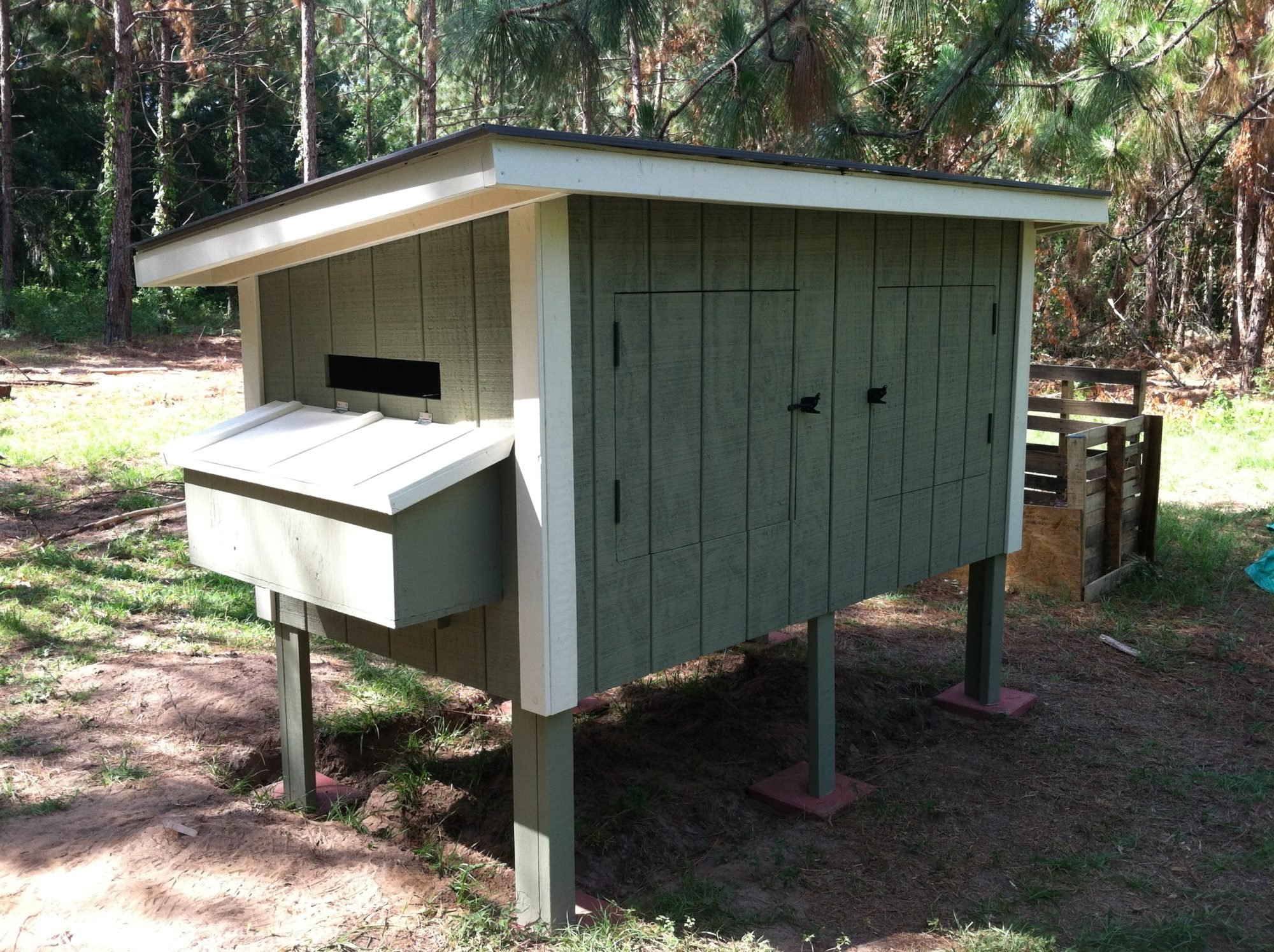 FREE chicken coop plan (nice one too) on the Purina Mills Website ...
