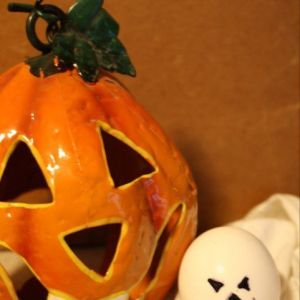 BOO! Egg goes all 'Twilight'  for Halloween ... oooo spooky!
