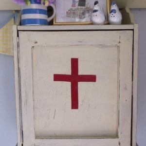 Little cabinet I upcycled this weekend to hold first aid supplies in coop.Just waiting for new glass handle to arrive and perhaps will put on a chicken silhouette too.