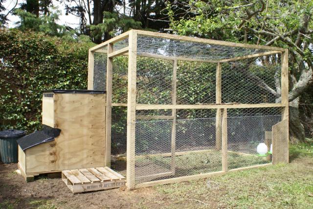 Chicken Coop and Run – Next Day Delivery Archdale Apex Roof Chicken ...