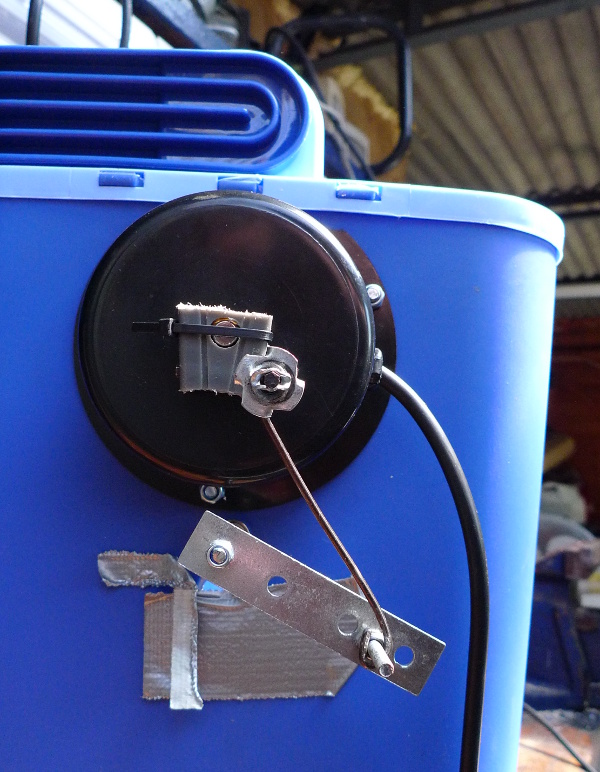 Incubator mk2 (with nichrome wire heater and auto turner) BackYard