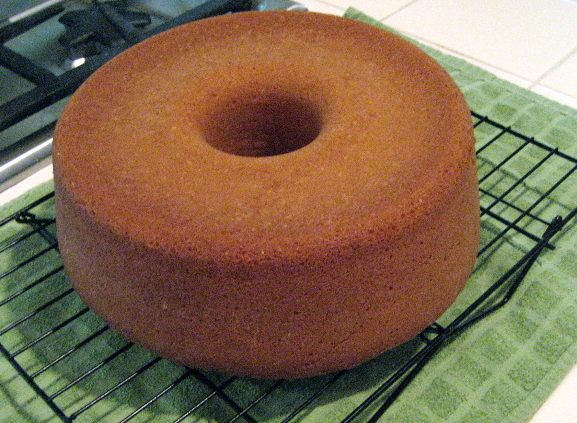 POUND CAKE PAN WITH CENTER TUBE & COVER