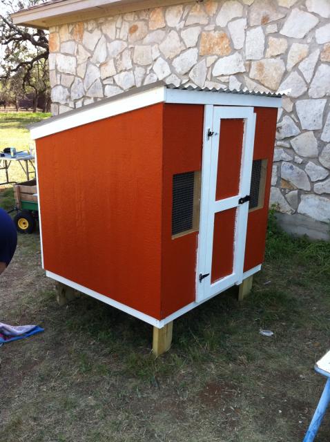 83928_the_finished_coop.jpg
