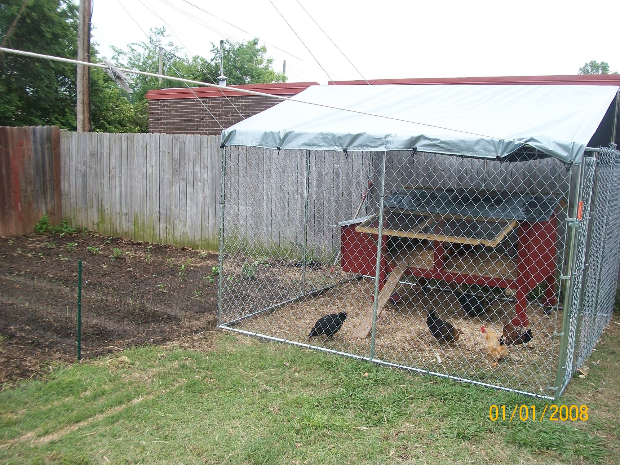 How to close in the peak area on a dog kennel coop