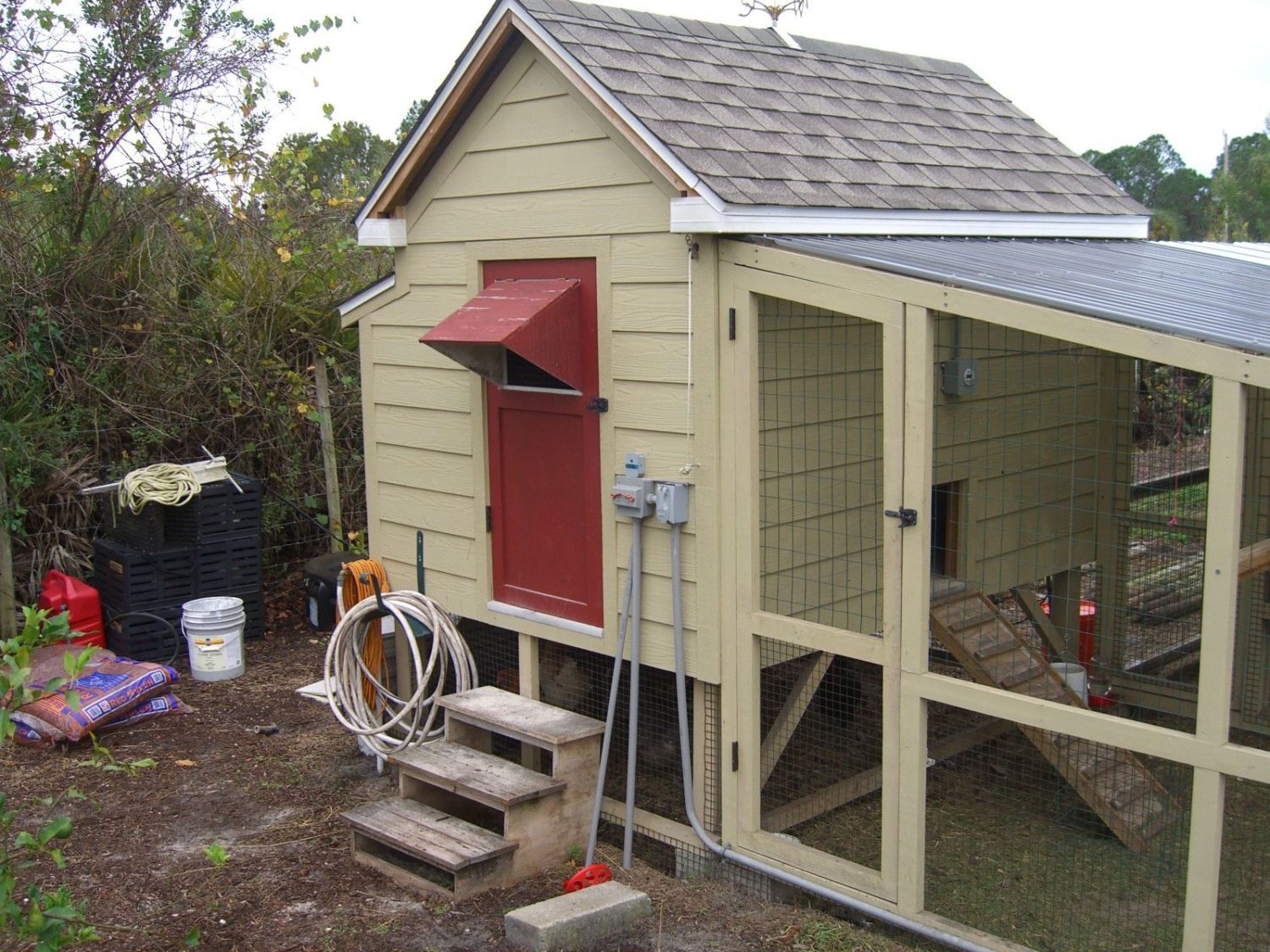 13 Chicken Coop & Run BackYard Chickens