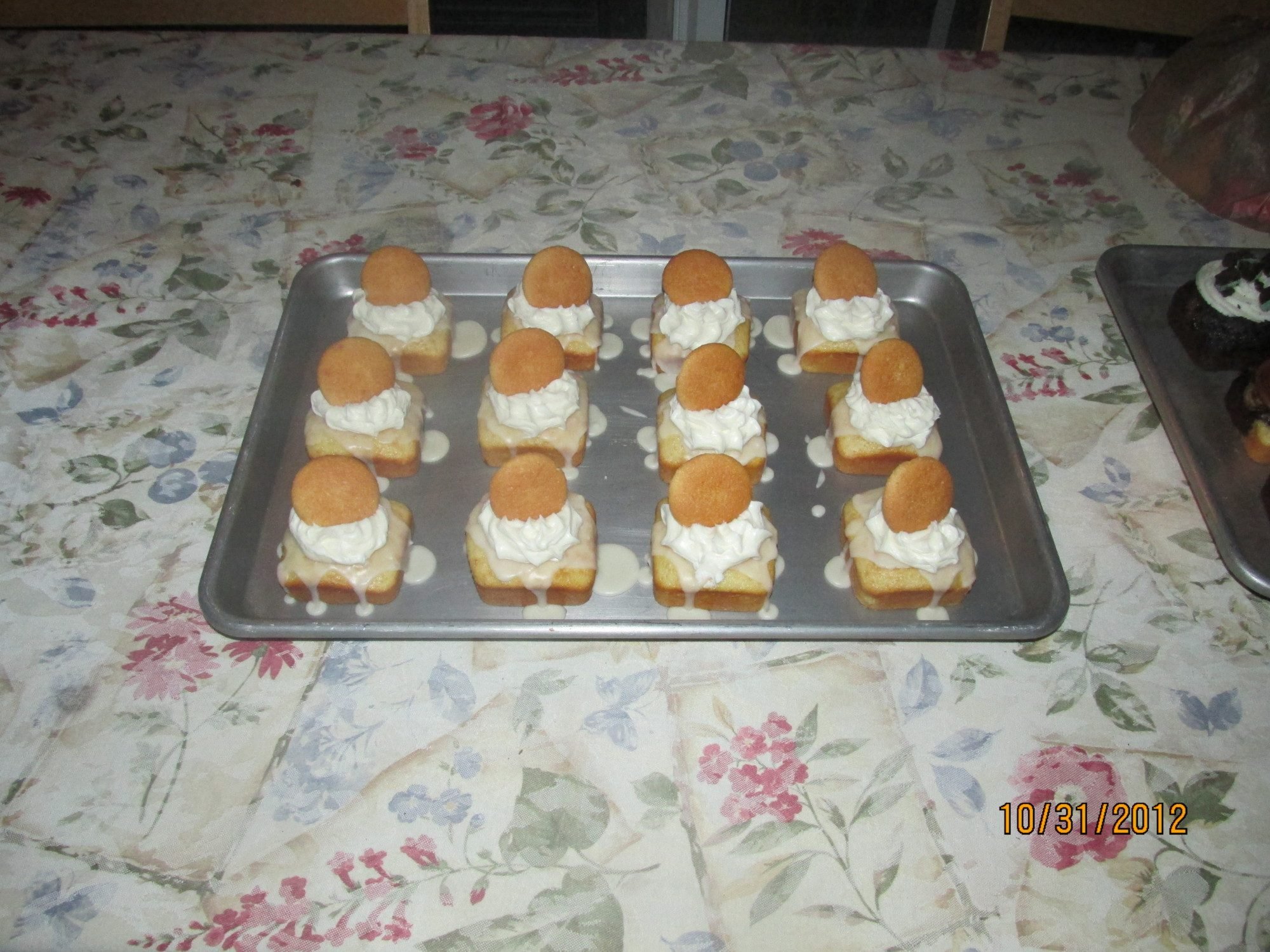 700