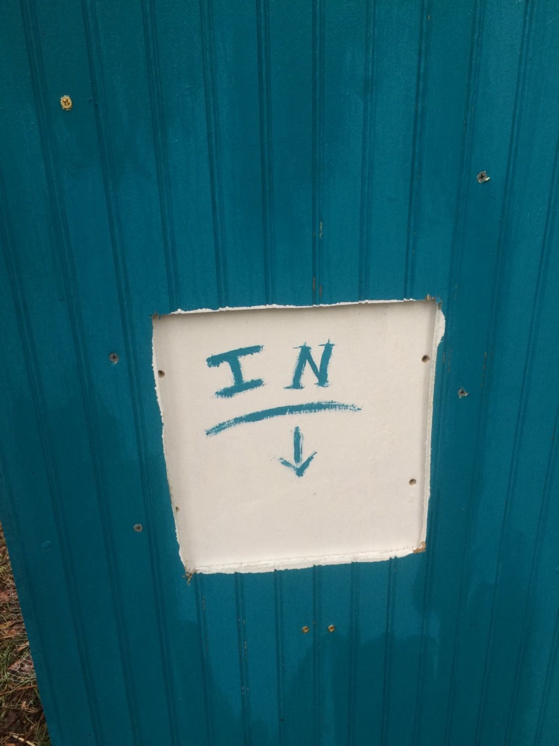 700