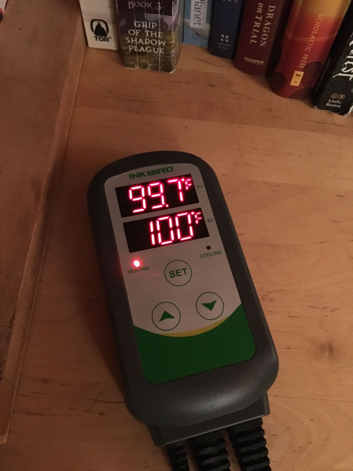 700