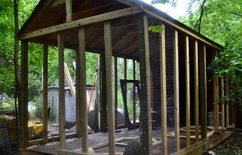 8-18-16 roof finished to tar paper, fence added on short wall.jpg