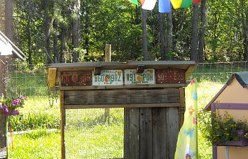 Recycled Potting Bench Silkie House