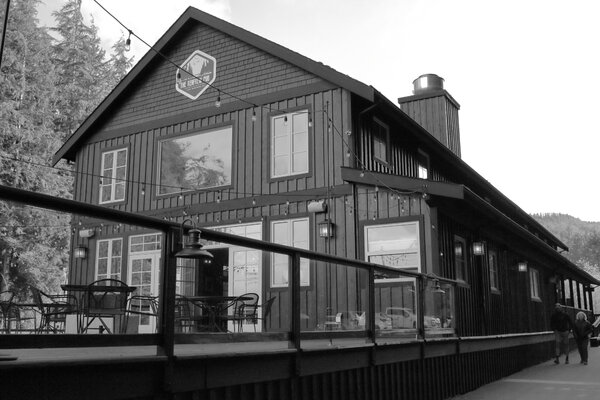 VI Port Renfrew Pub.JPG