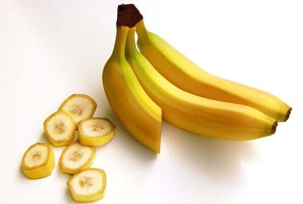 bananas-gedabc1a6b_1920.jpg