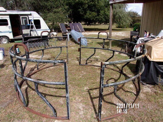 round bale holder.JPG