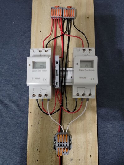 Two SPDT Timers LA THC15A Alt v2 Photo 001 small.jpg