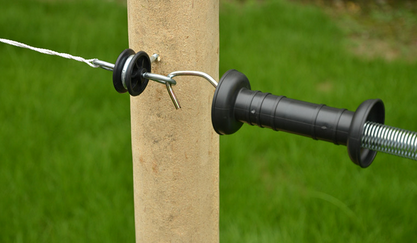 Screenshot 2022-03-25 at 15-24-43 how to electric fence gate at DuckDuckGo.png