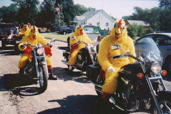 2004 parade calmaine chickens on bikes.jpg