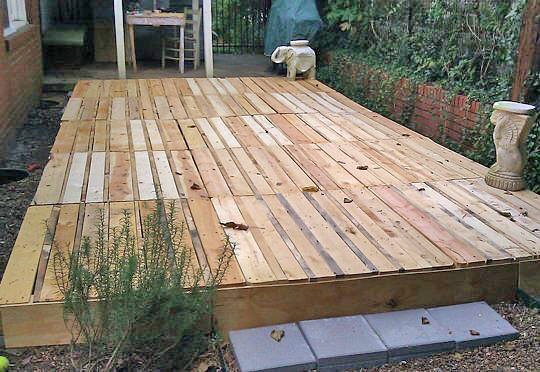 diy-floating-pallet-deck-2.jpg