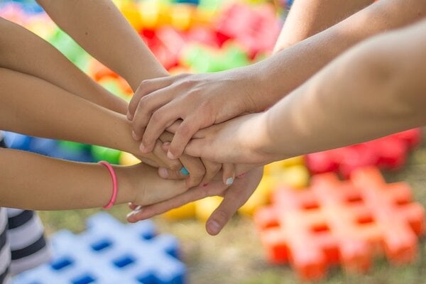 hands-g8809520e0_640.jpg