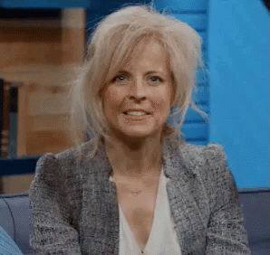 lady-dynamite-forced-smile.gif