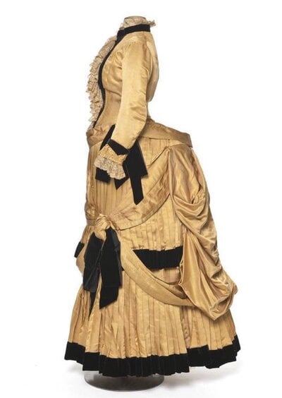 Late-Bustle_dress~2.jpg