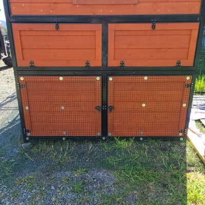 Wire on storage end doors.jpg