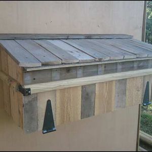 close up of nest box roof