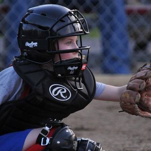 this is me catching when i waz ten. im a really good catcher:)