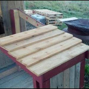 Using scrap pieces of cedar pickett fence boards to roof the run. Hopefully I can find enough to roof the coop the same.