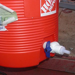 Insulated 5 gallon water bucket pump valve