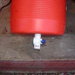Insulated 5 gallon water bucket bottom valve
