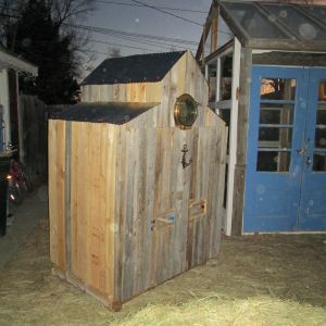 Large Coop with port Hole Window