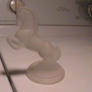 Mint condition Art Deco Franklin Mint Frosted Glass horse from 1987.