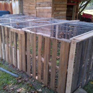 the chicken house and pen was made with 49 pallets