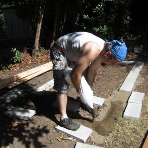 Leveling the bricks with sand
