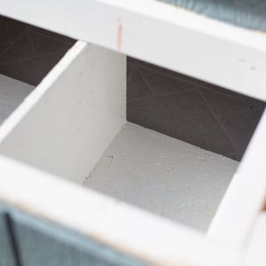 we used vinyl flooring except in the nesting boxes -- then everything was covered with pine shavings.