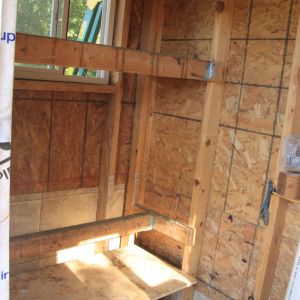 A  shelf underneath the roost is a must for easy clean up