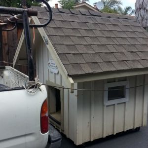 Craigslist find: Free 5 x 5 x 6.1 (H) Dog House