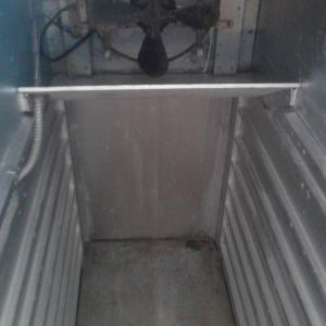 INTERIOR PHOTO THROUGH THE TOP LID