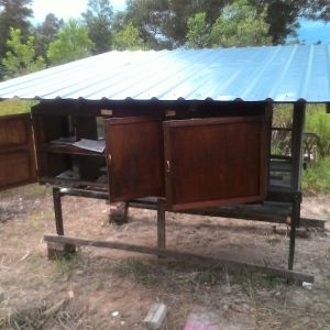 The nesting box & storage doors. Putting me a lot of effort to straight it up as the frame goes a bit slanted here & there hehehe....
