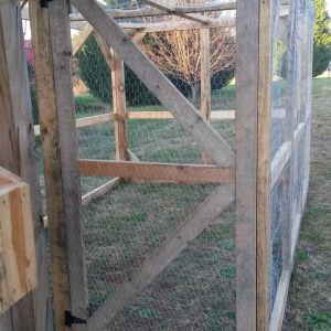 Run door.