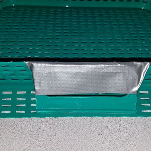 Construction of the anti-spill platform from the plastic basket