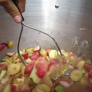 me making making applesauce