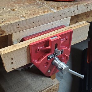 Finally i managed to attach my carpenter's vice