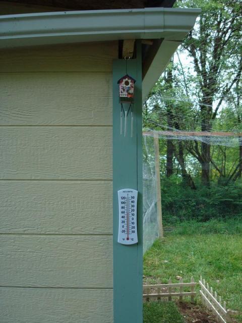 100650_thermometer_and_wind_chime.jpg