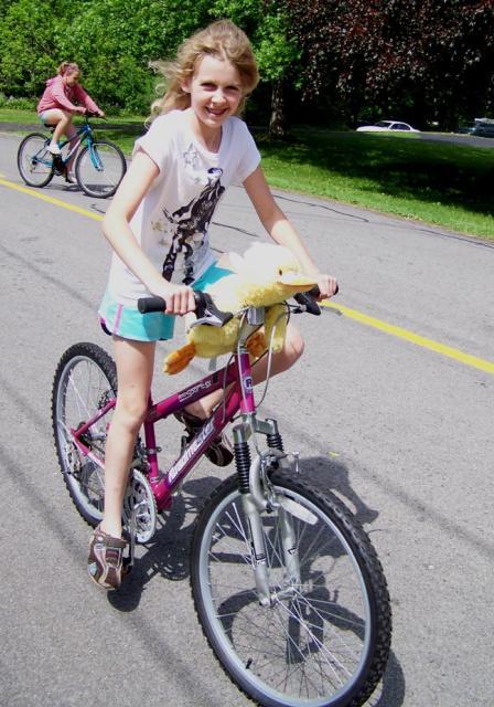 10071_roscoe_goes_for_a_bike_ride.jpg
