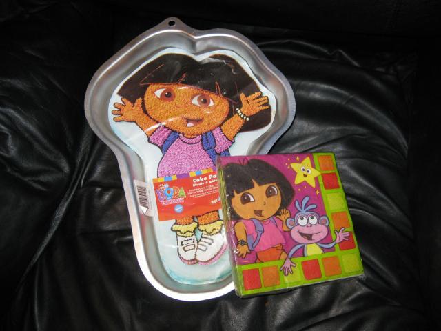 105574_dora_cake_pan.jpg