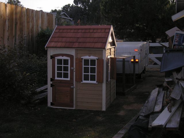 11809_finished_chicken_coop_1.jpg