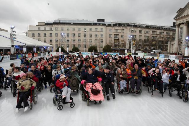 12425_wheelchair_users_on_ice-90165-2.jpg